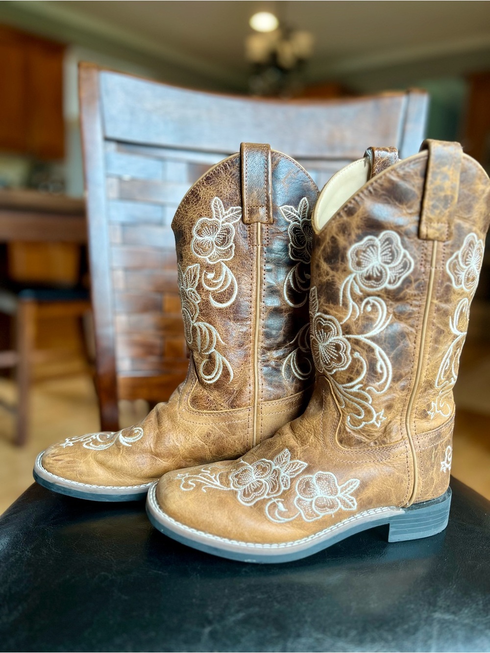 Girls leather Western boots size 4